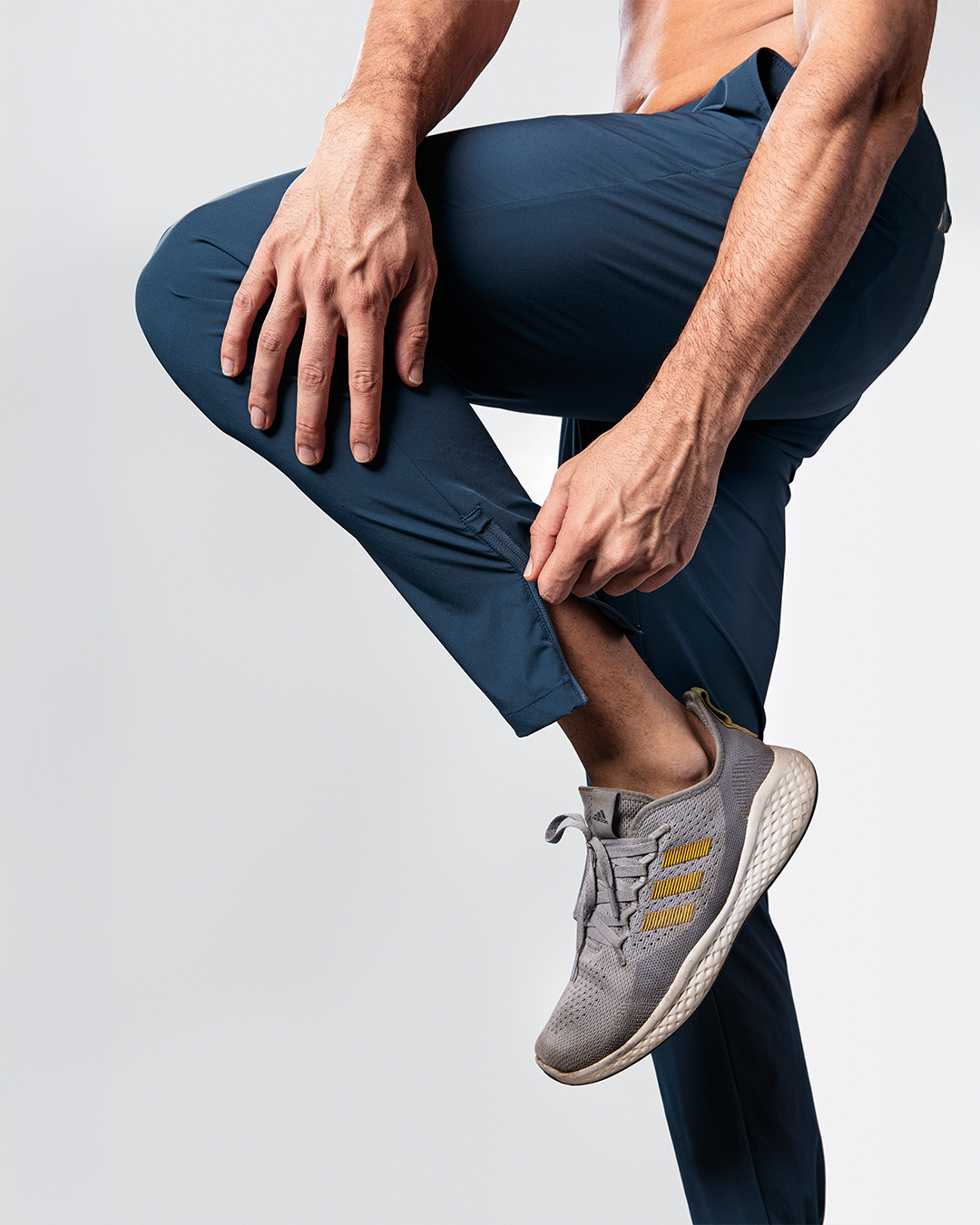 Skullbull Shiftgear Joggers – Men’s Gym-to-Street Nylon-Spandex Pants (Blue/Black)