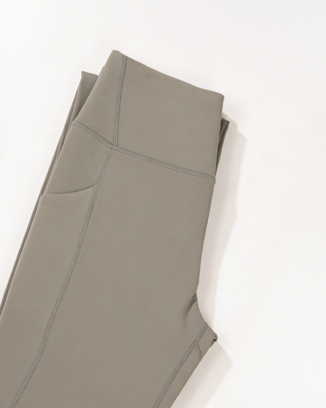 Signature Pocket Sweat Pants — Women’s Relaxed Fit