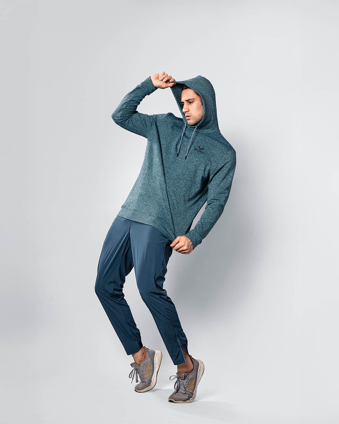Skullbull Drift Core Hoodie – Men’s Lightweight Sweatshirt for Travel & Active Wear (Blue/Green)